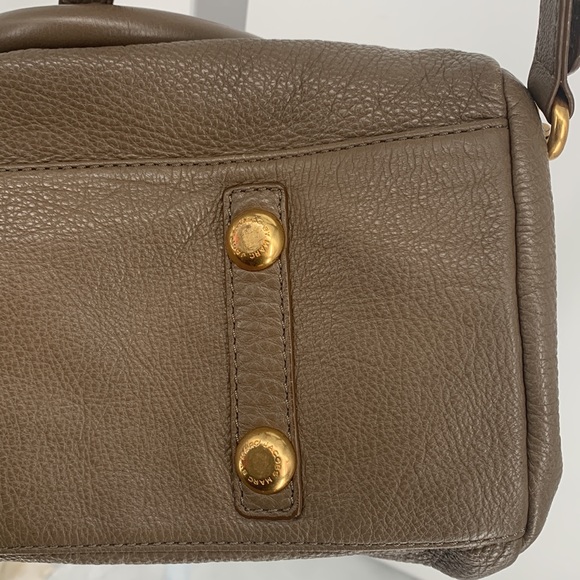 Marc Jacobs Brown Pebbled Leather Slouchy Two-Way convertible Bag - Picture 15 of 16
